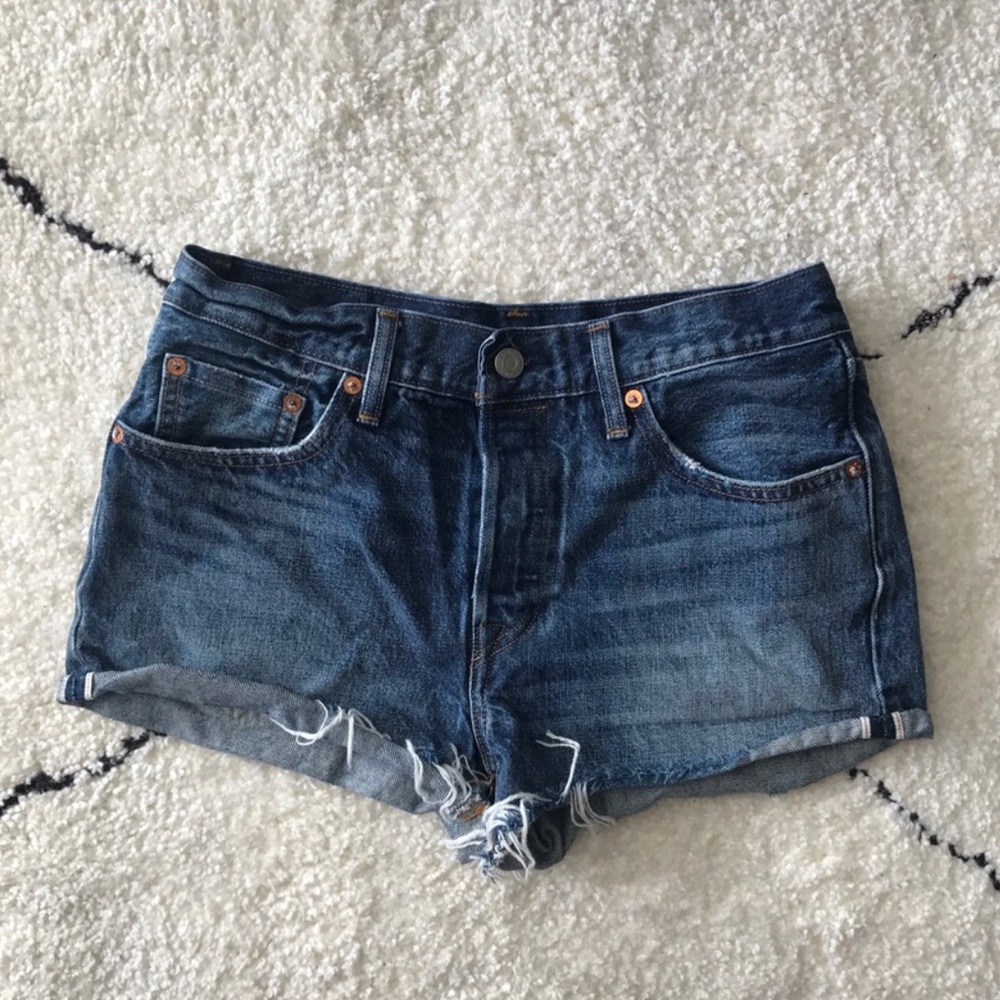 Beautiful Levi shorts😍